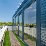 Roof Art-pe Apartment