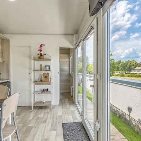 Apartman Roof Art-pe *