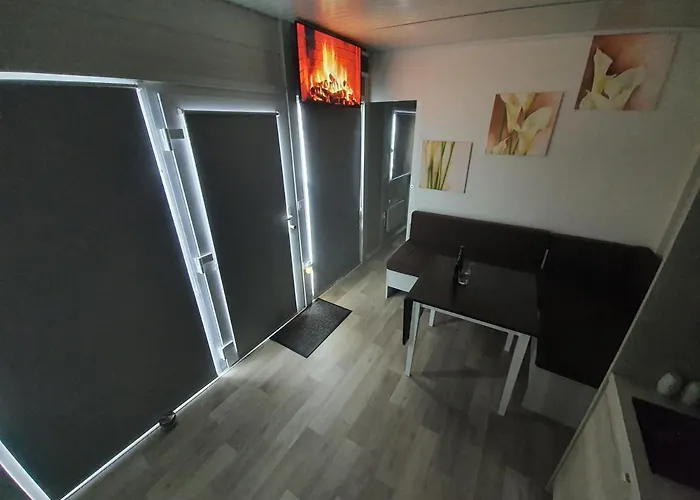 Apartment Roof Art-pe *